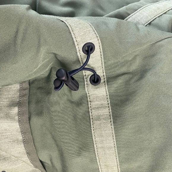 FIGS Page Scrub Jacket in Moss Size L - Picture 15 of 15